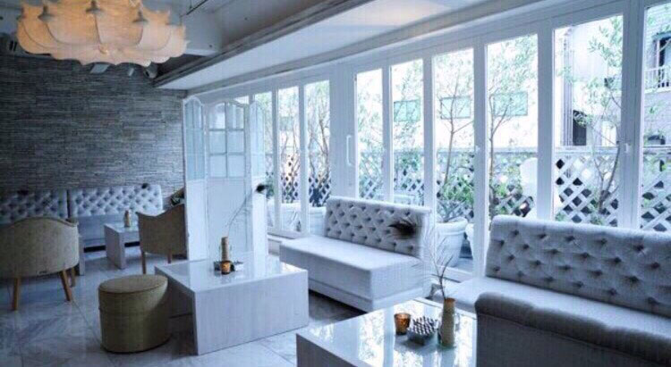 恵比寿にある人気会員制ラウンジのサロンエンベロア（ベロア）